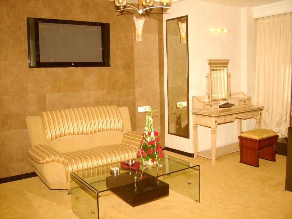 Hotel Grand Dhillon Bhilai Quarto foto